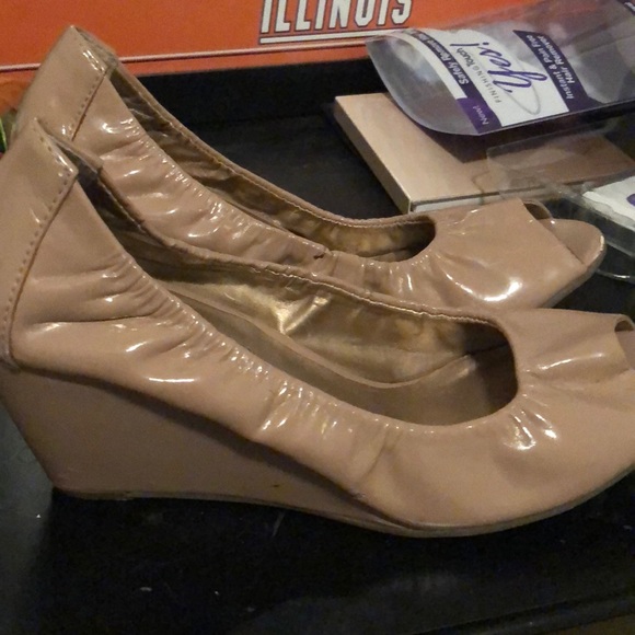 BCBG wedges - Picture 2 of 2